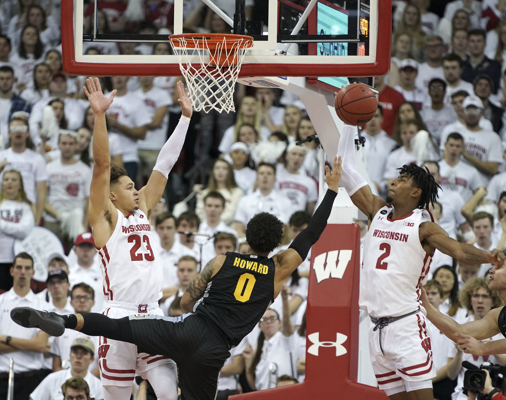 Badgers 77, Golden Eagles 61